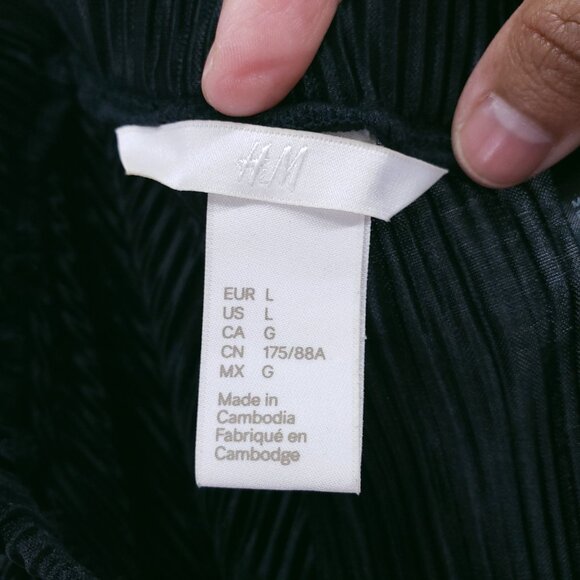 H & M Black Pleated Folds Satin Lightweight Relaxed Wide Leg Pants Size L - Picture 13 of 14